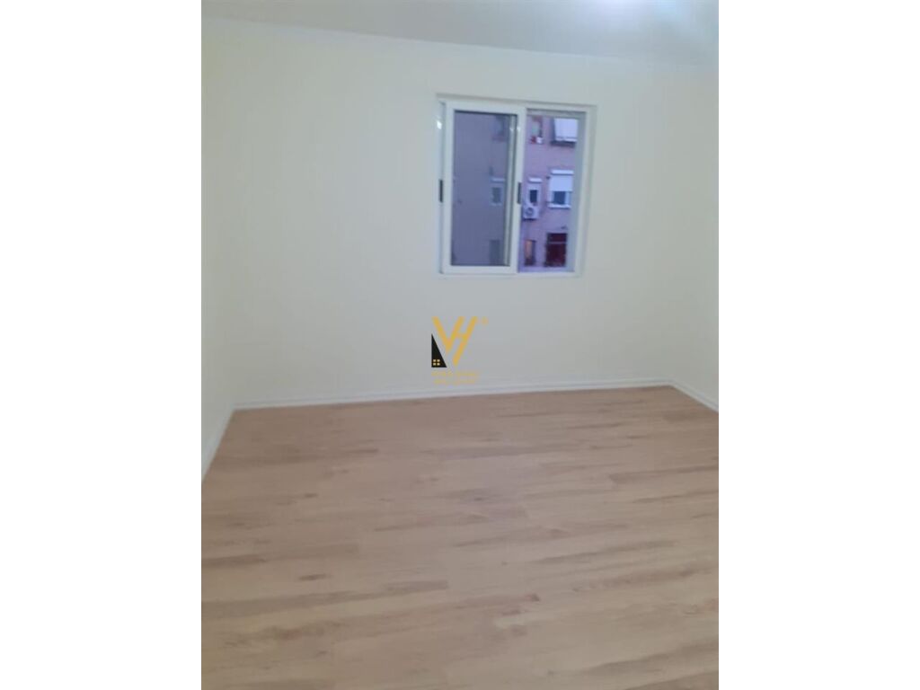 Shitet Apartament 1+1+ballkon te Shkolla e Bashkuar 55 m2