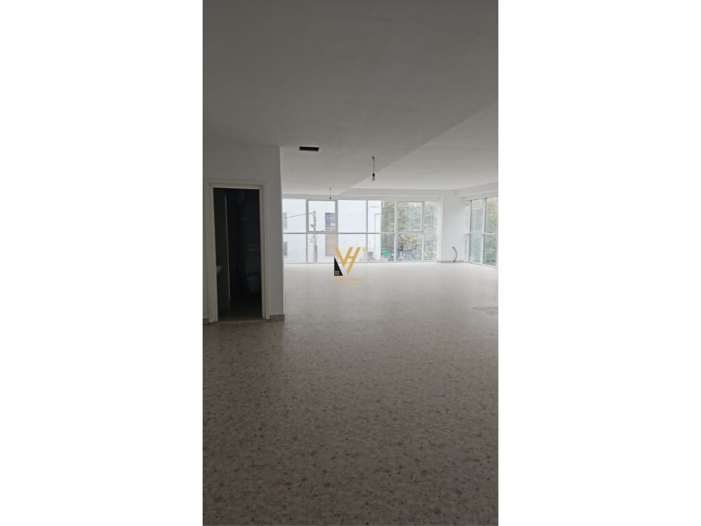 Jepet Zyre me qera te Rruga e Dibres 170 m2 2