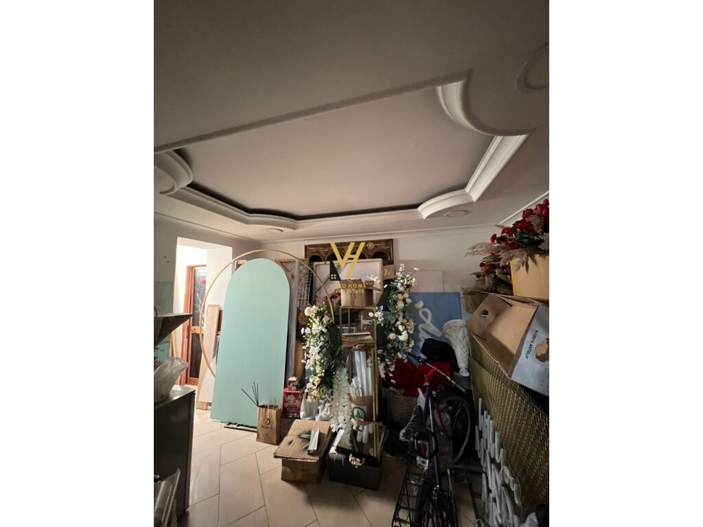 Jepet Dyqan me qera te Brryli 60 m2 2