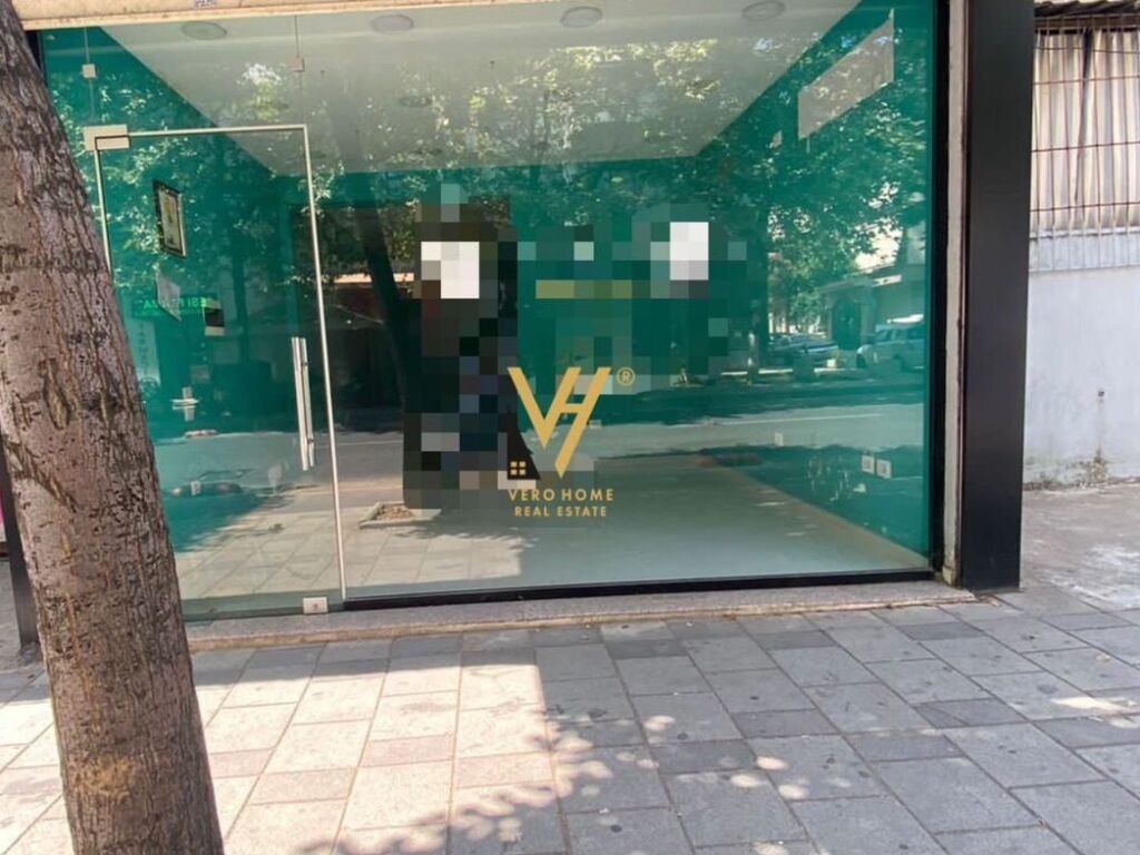 Shitet dyqan te Rruga e Dibres 40 m2