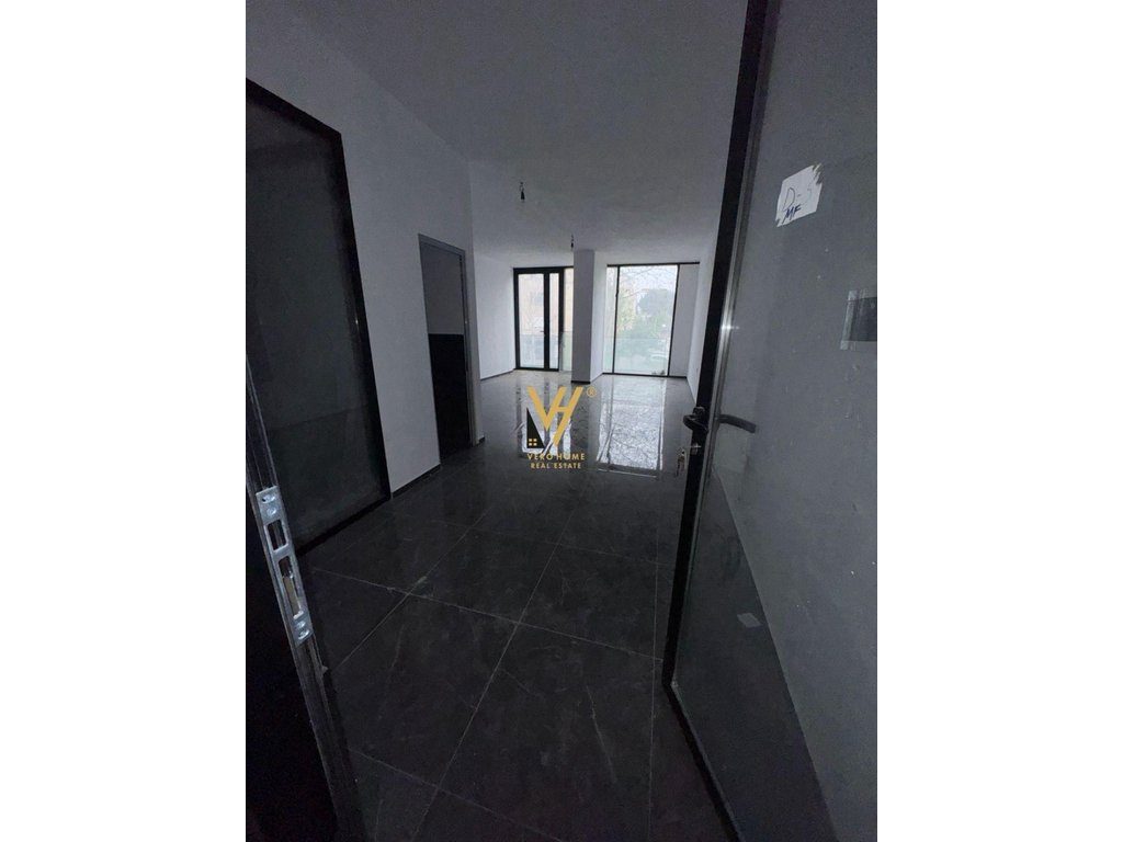 JEPET ZYRE 50 M2 ME QIRA TE RRUGA E DIBRES 450 EURO