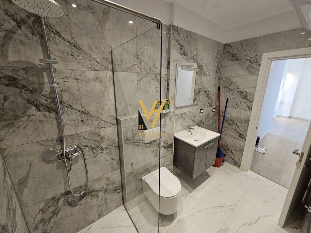 SHITET APARTAMENT+GARSONIERE TE ZOGU I ZI 300.000 EURO 3