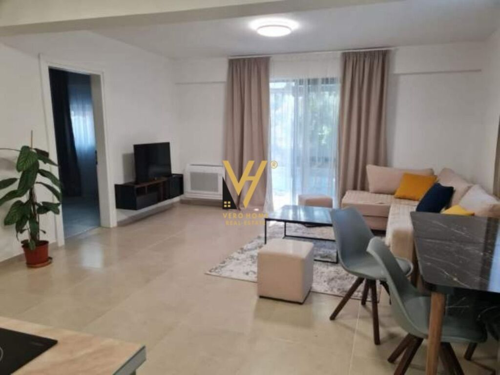 Jepet Apartament 2+1+ballkon me qera te Blloku 120 m2 3