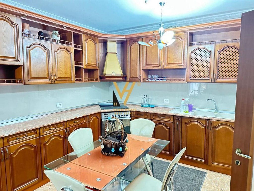 JEPET APARTAMENT 2+1+2+BLK ME QIRA TE ZOGU I ZI 70.000 LEKE 2