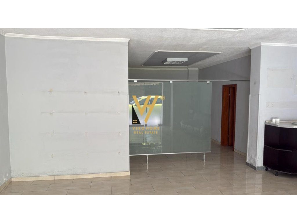 JEPET AMBIENT BIZNESI 60 M2 ME QERA TE SHESHI WILLSON 600 EURO