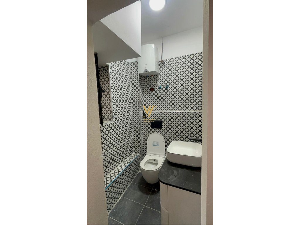 JEPET AMBIENT BIZNESI 86 M2 ME QERA NE VASIL SHANTO 100.000 LEKE 4