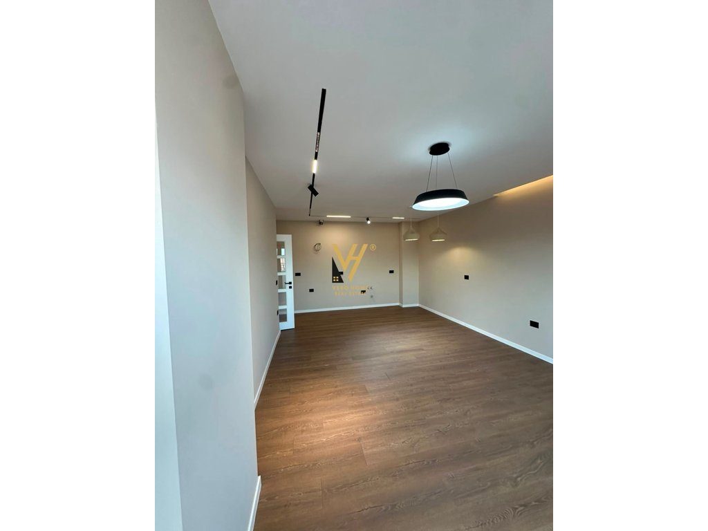 JEPET APARTAMENT 2+1+2+BLK ME QERA TE KOMUNA E PARISIT 70.000 LEKE