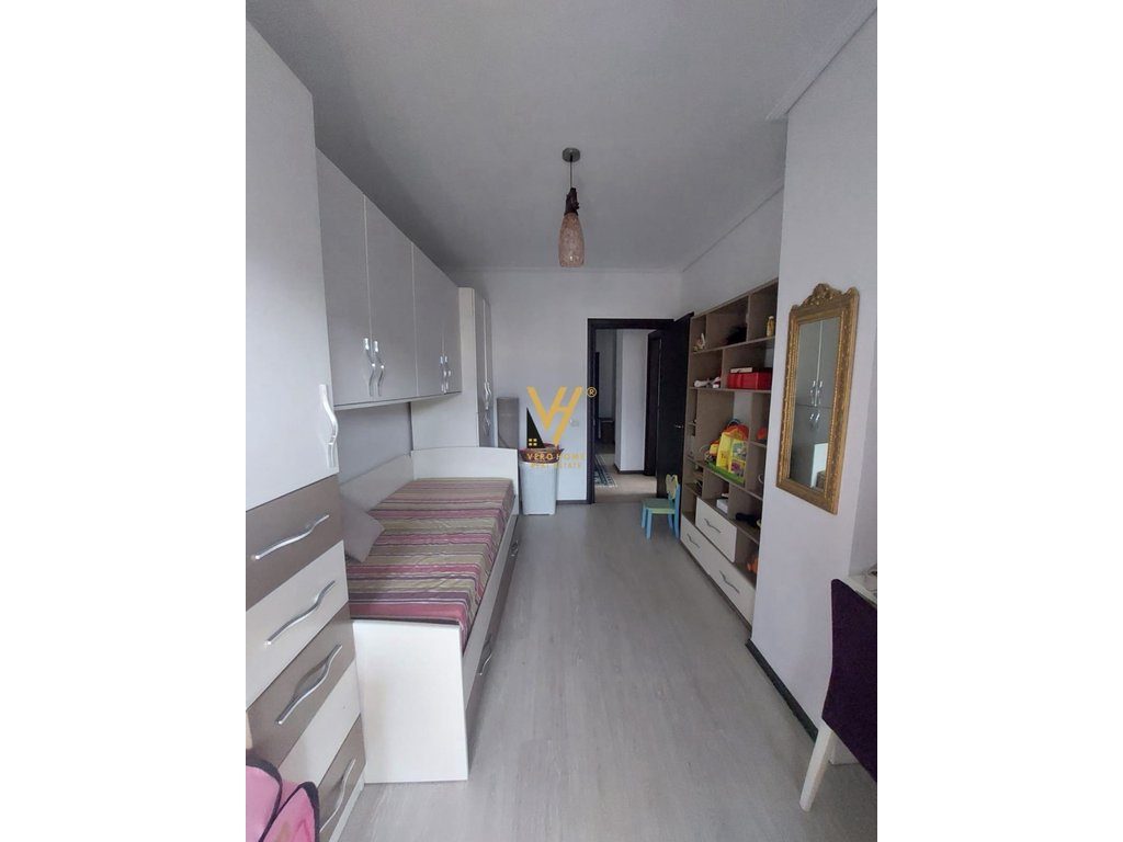 JEPET APARTAMENT 2+1+2+3BLK ME QERA TE ATSH 1.000 EURO 3