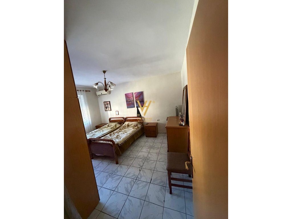 JEPET APARTAMENT 1+1 ME QERA TE SHKOLLA E BASHKUAR 450 EURO 4