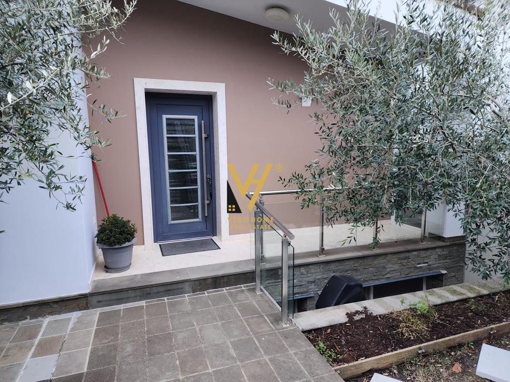 JEPET VILE 3+1+BLK ME QERA TE LONG HILL REZ, MJULL-BATHORE 2.000 EURO