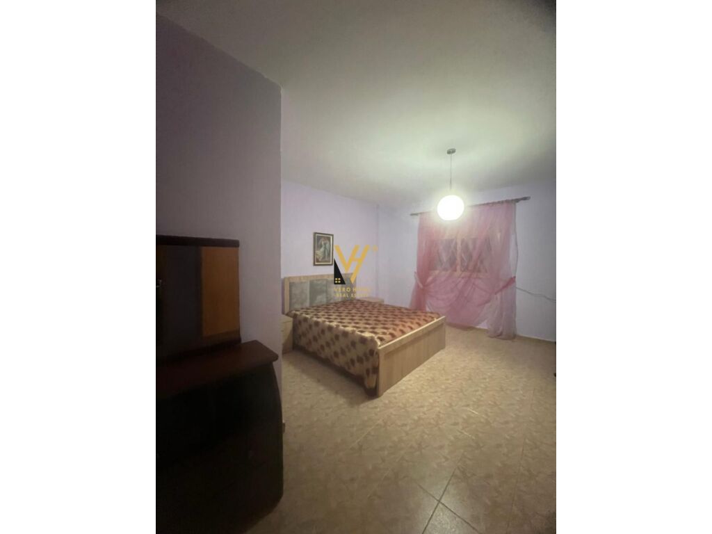 JEPET APARTAMENT 2+1+2BLK ME QERA TE KOMUNA E PARISIT 55.000 LEKE 3