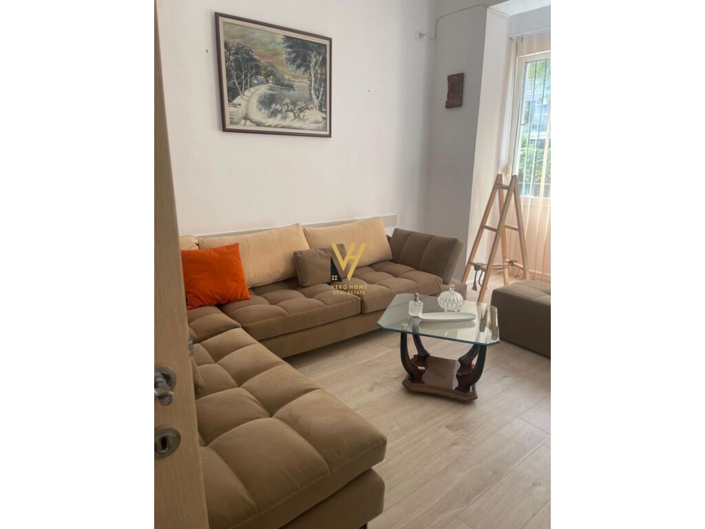 Jepet Apartament 2+1+ballkon me qera te Ujvara , Stadiumi Dinamo 80 m2