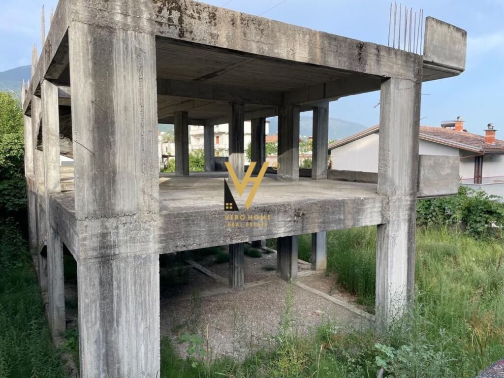 Shitet Vile dy kateshe +Toke ne Koder Babrru 560 m2