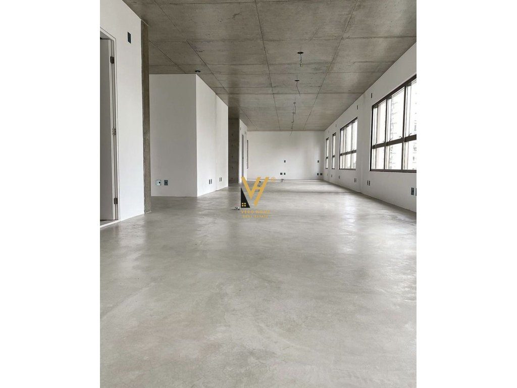 JEPET ZYRE 152 M2 ME QERA TE MINE PEZA 1.200 EURO