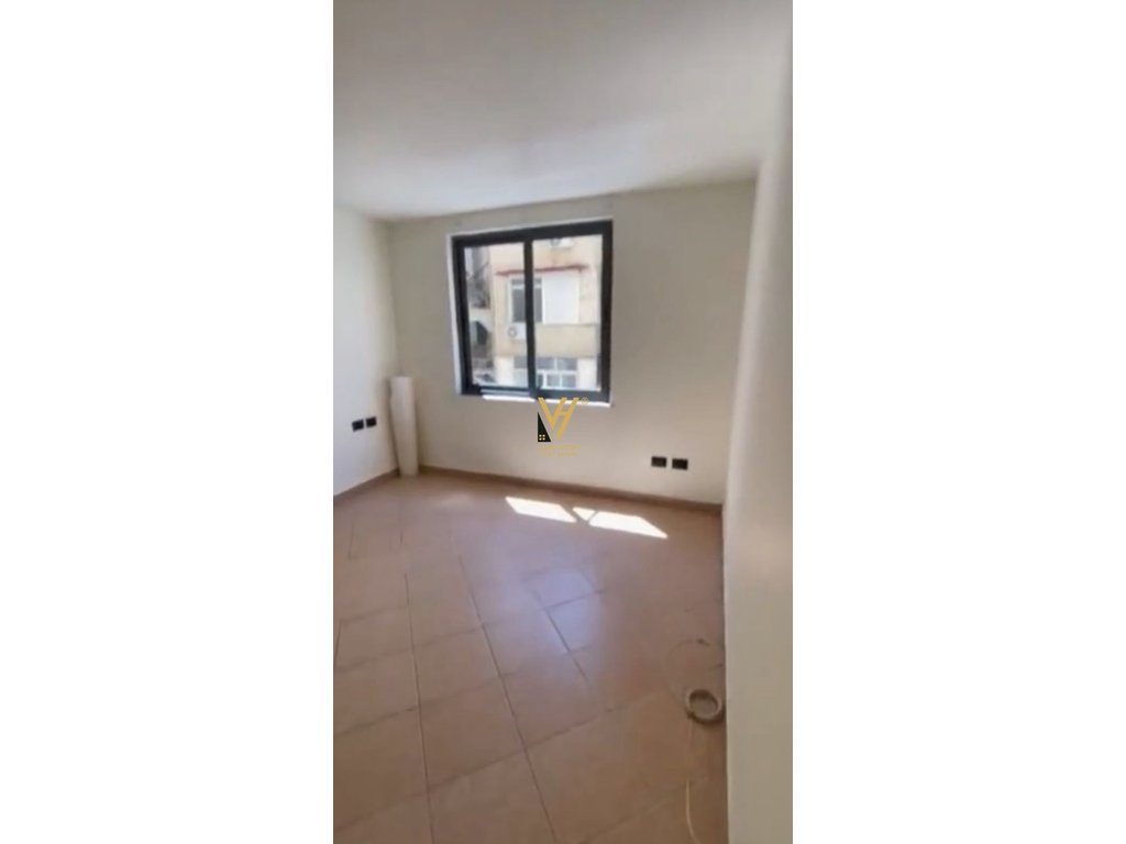JEPET ZYRE 70 M2 ME QERA TE TIRANA E RE 65.000 LEKE