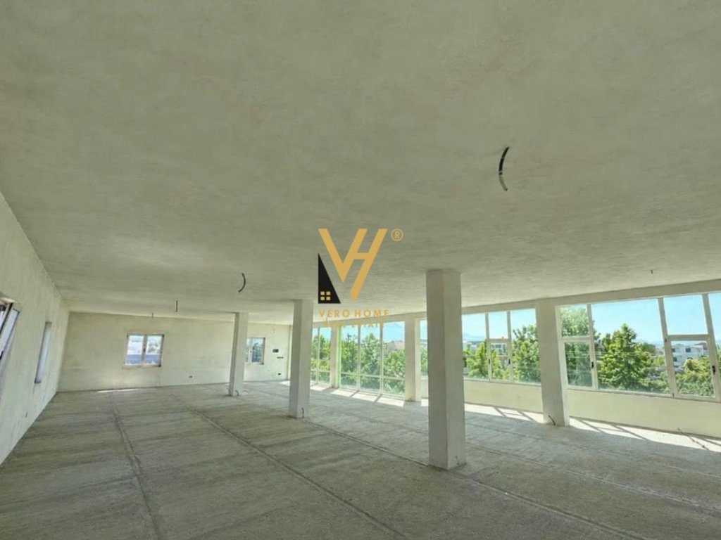 JEPET AMBIENT BIZNESI 200 M2 ME QIRA NE INSTITUT 1.000 EURO 2
