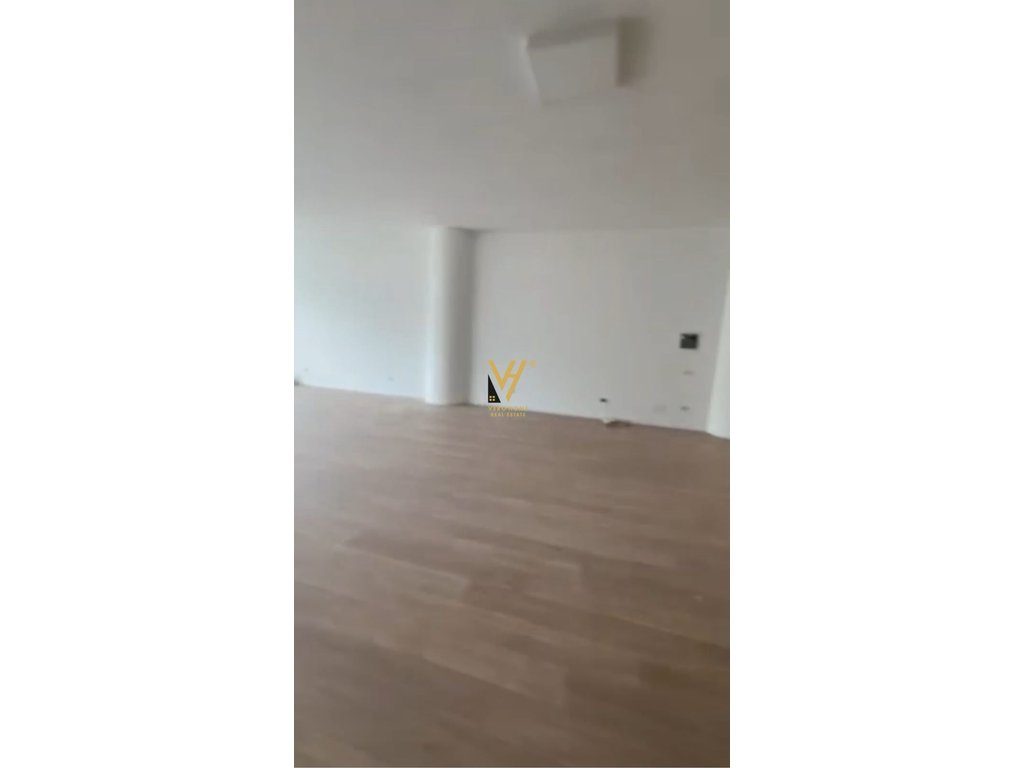 JEPET ZYRE 127 M2 ME QERA TE MINE PEZA 1.900 EURO 2