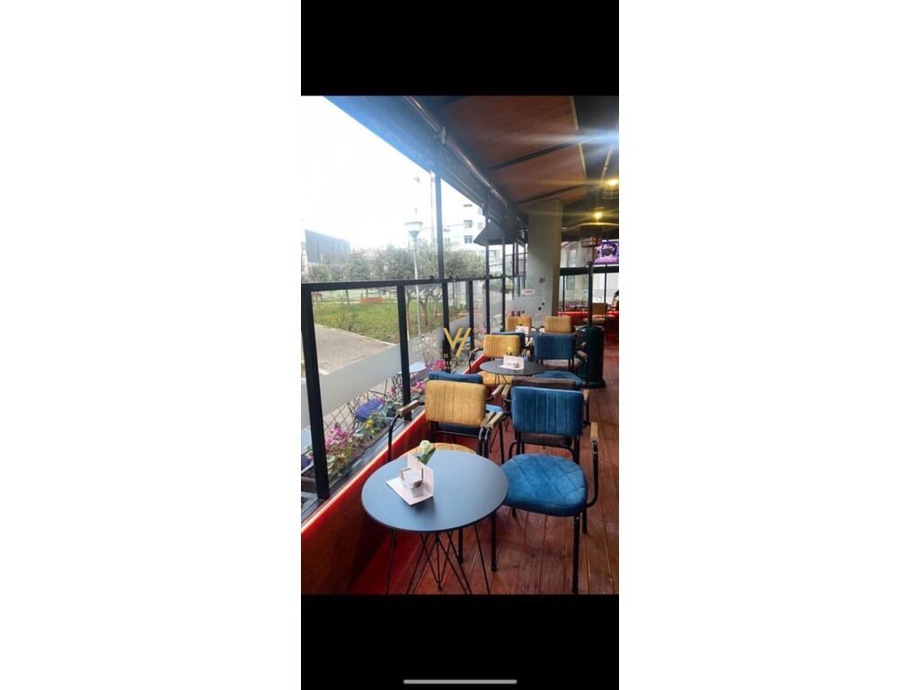 Shitet bar -kafe te 21 Dhjetori 150 m2 4