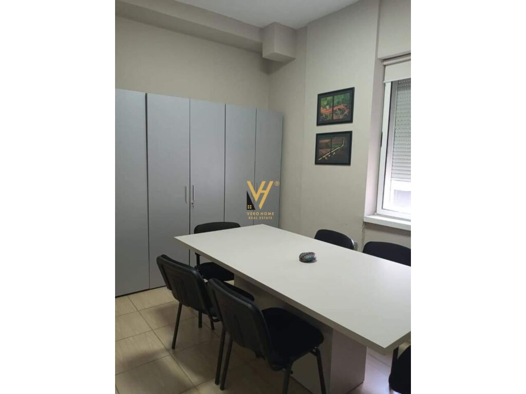 Jepet Zyre me qera ne Bllok 140 m2 2