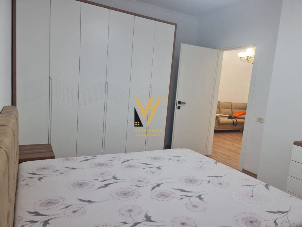 JEPET APARTAMENT 2+1+BLK ME QERA TE KODRA E DIELLIT 700 EURO 4