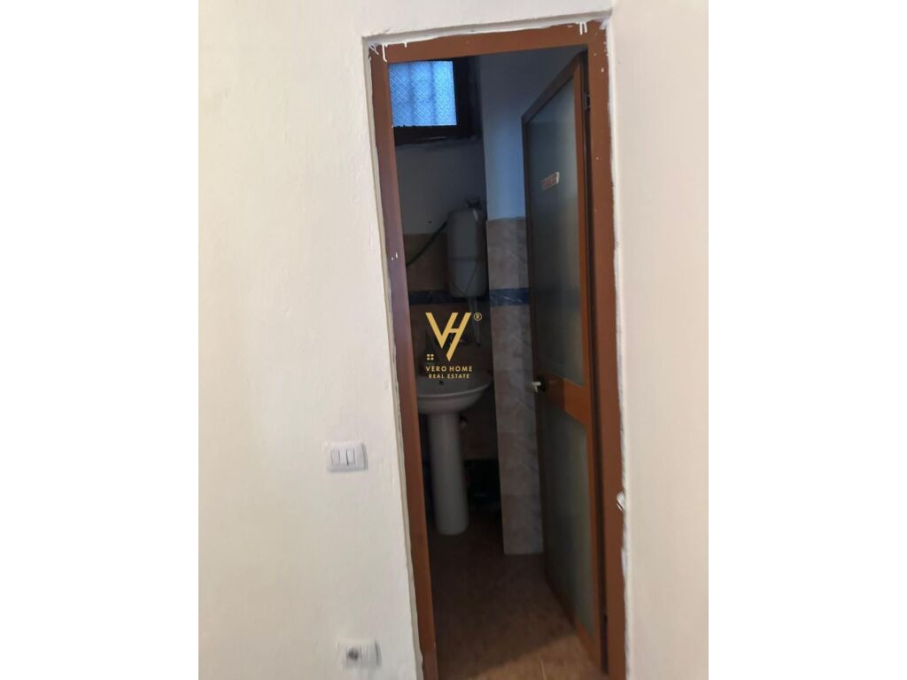 Jepet Dyqan me qera te 21 Dhjetori 40 m2 2