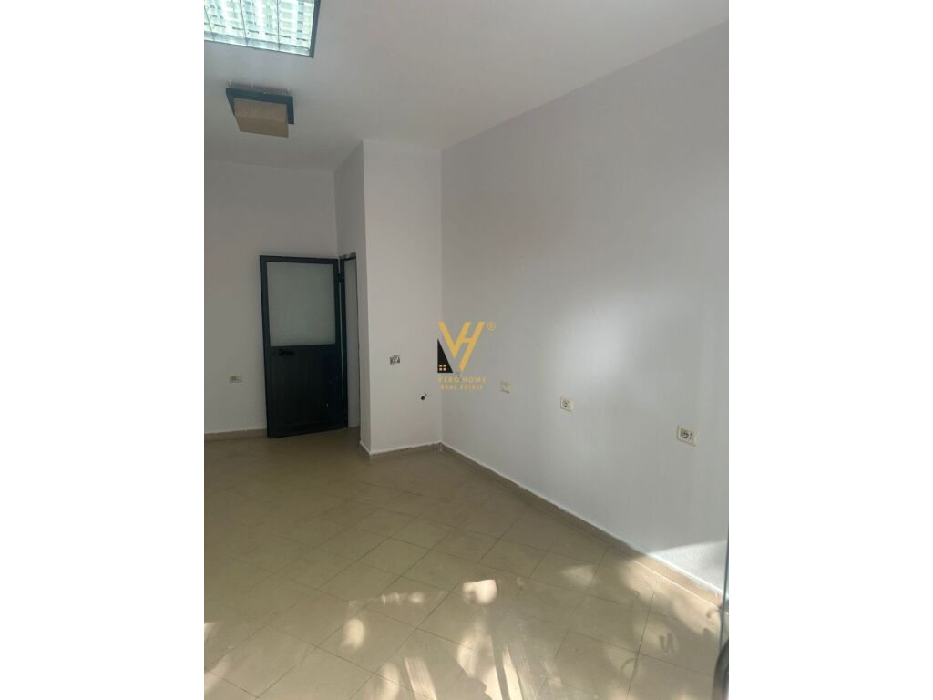 Jepet Dyqan me qera te Qyteti i Studenti 27 m2 1