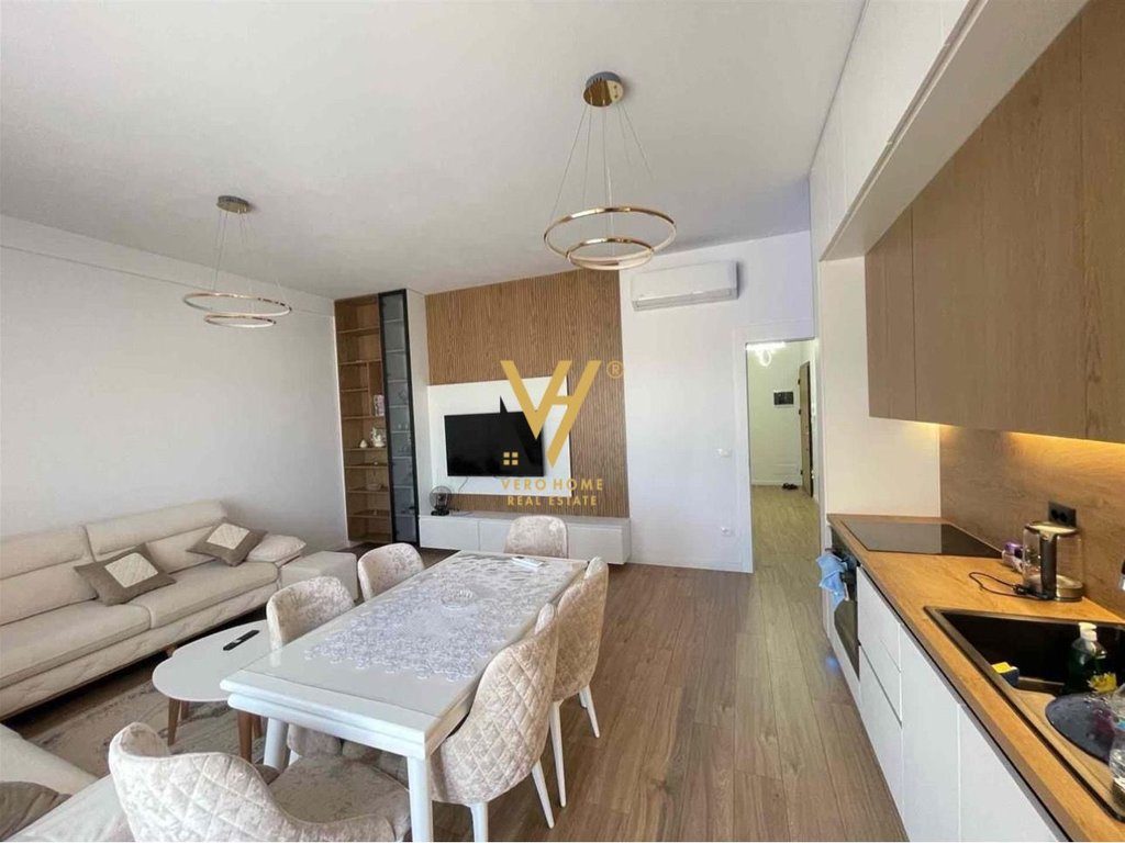 JEPET APARTAMENT 2+1+BLK ME QERA PRANE AKU, SELITE 800 EURO 2