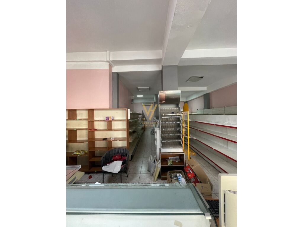 Jepet ambjent biznesi me qera te Rruga Kongresi i Manastirit 96 m2