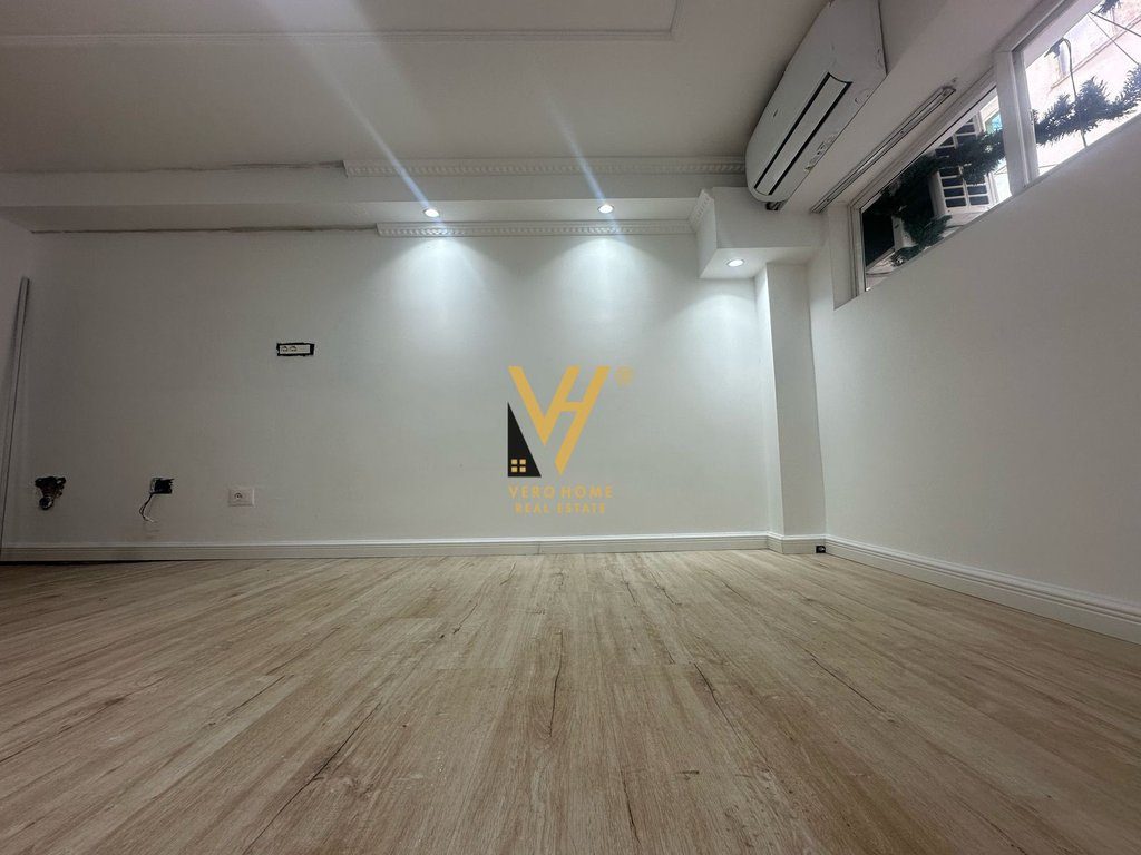 JEPET AMBIENT 40M2 ME QERA NE BLLOK 900 EURO 2