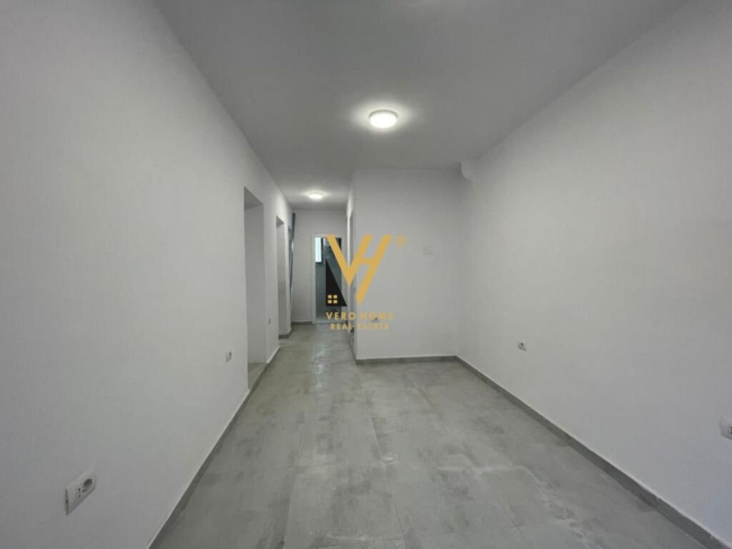 Jepet ambjent biznesi me qera te Ish Ekspozita Sot 70 m2 4