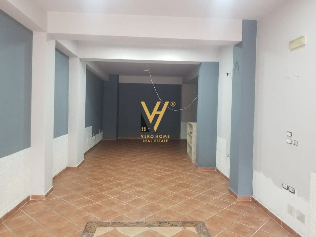 JEPET AMBIENT BIZNESI 65 M2 ME QERA TE RRUGA ELBASANIT 60.000 LEKE