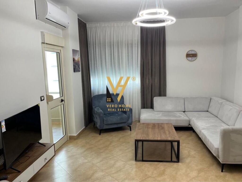Jepet Apartament 2+1+2+ballkon me qera te Rruga 5 Maji 118 m2