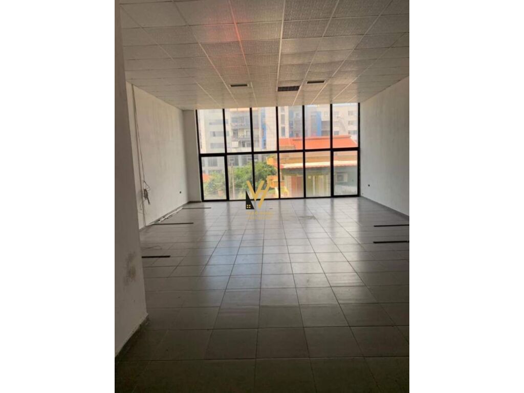 Jepet ambjent biznesi me qera ne Kamez 600 m2 4