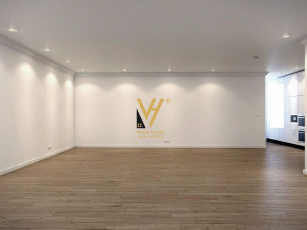 JEPET ZYRE 162 M2 ME QERA TE KOMUNA E PARISIT 3.100 EURO