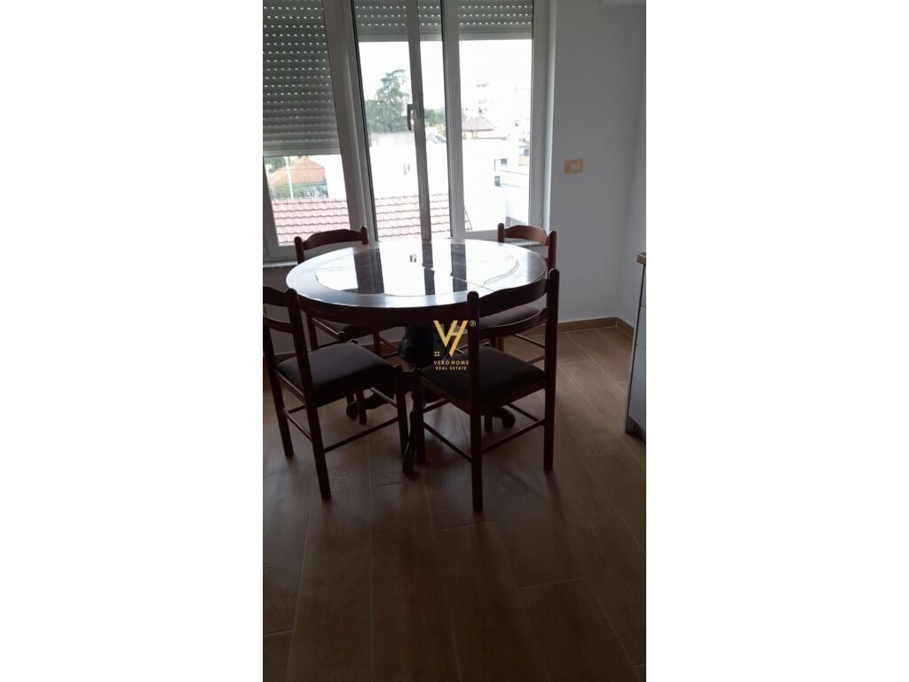 Jepet Apartament 1+1+ballkon me qera te Rruga e Durresit 65 m2 3