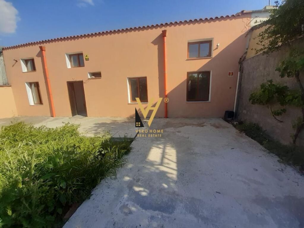 Jepet magazin me qera ne Kombinat 360 m2 3