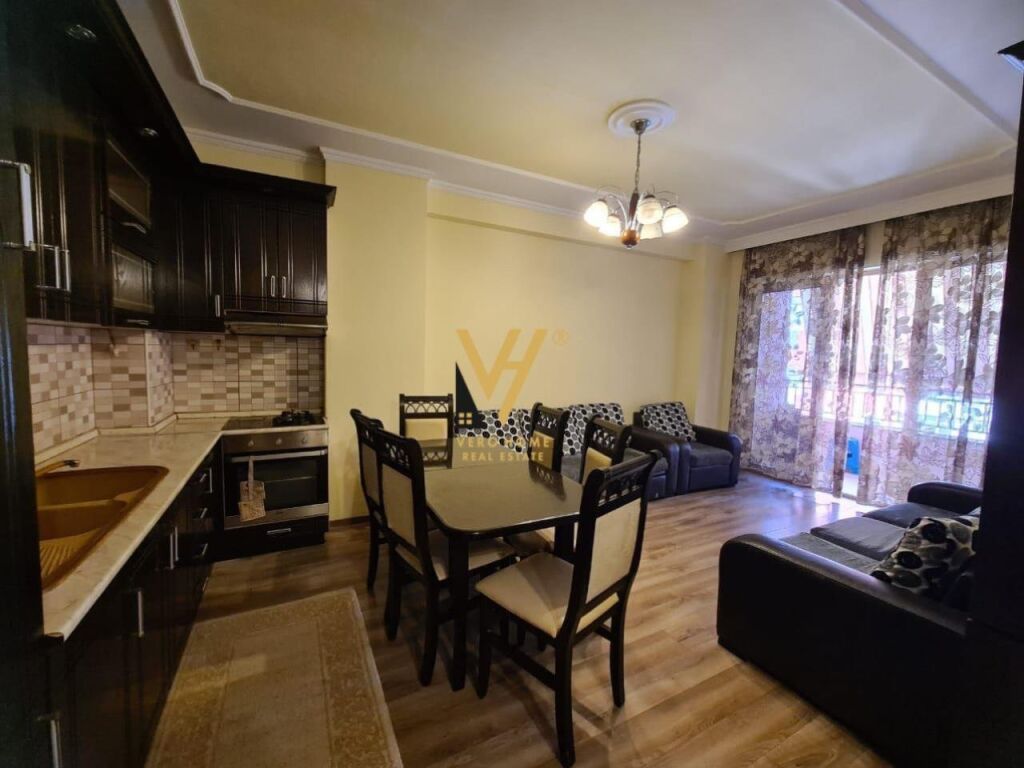 Jepet Apartament 2+1+ballkon me qera te Unaza e Re 100 m2