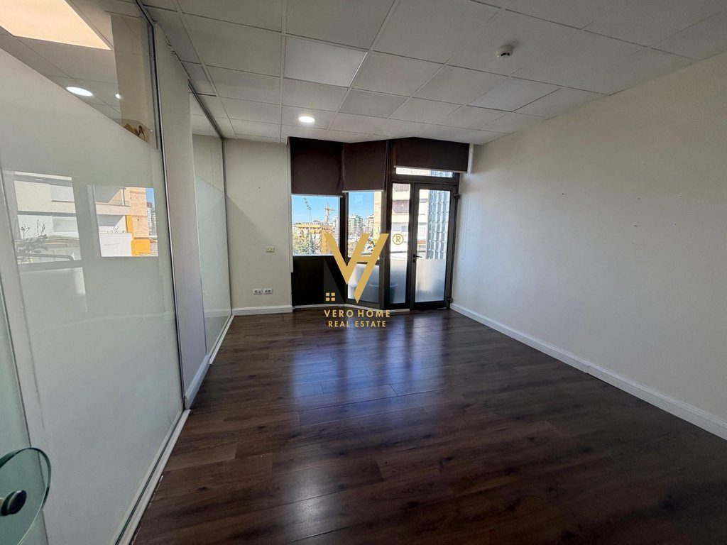 JEPET AMBIENT BIZNESI 100 M2 ME QERA TE SHESHI WILLSON 1.800 EURO 2