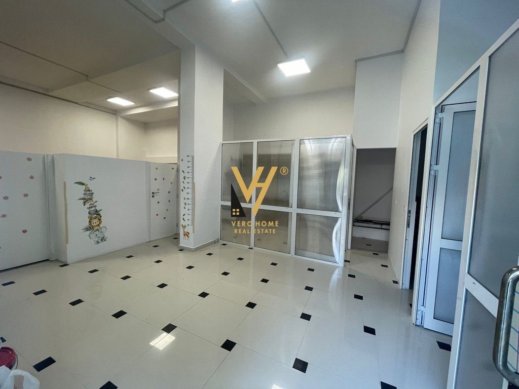 JEPET AMBIENT 100M2 ME QERA NE YZBERISHT 850 EURO 3