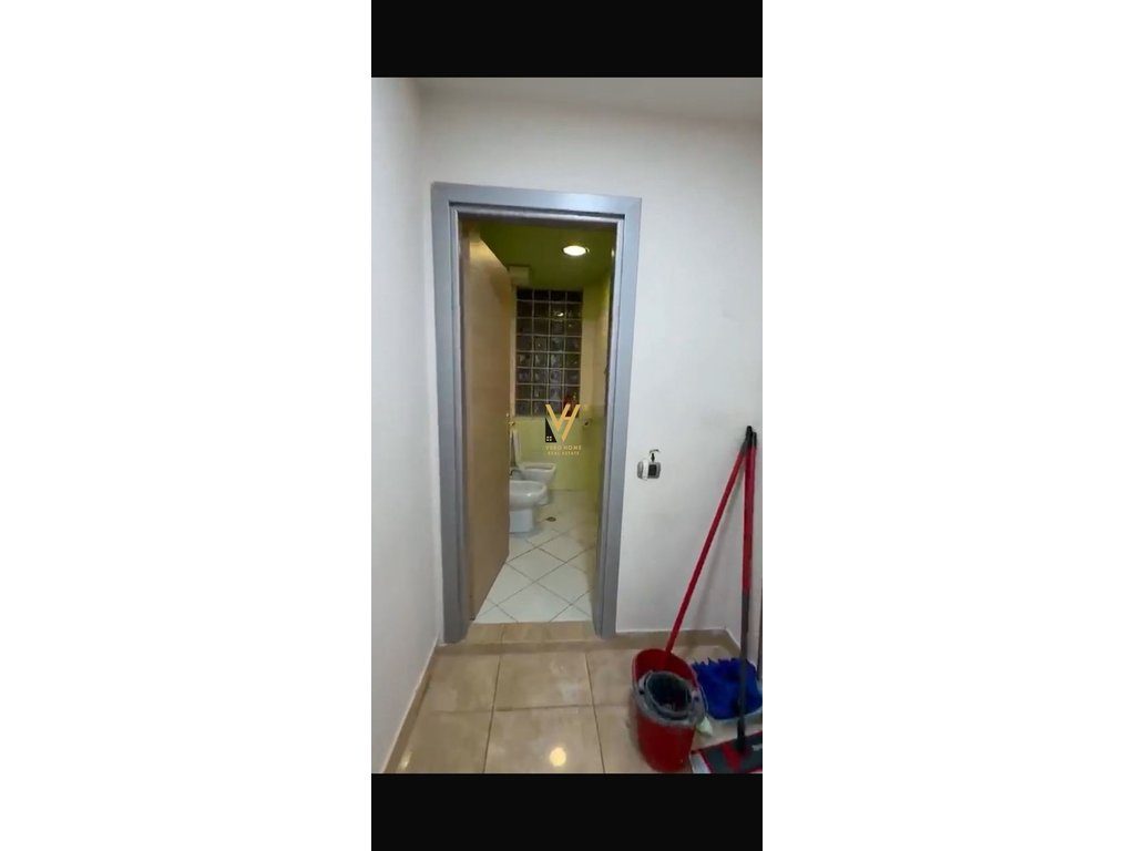 JEPET ZYRE 330 M2 ME QIRA NE BLLOK 4.000 EURO 4