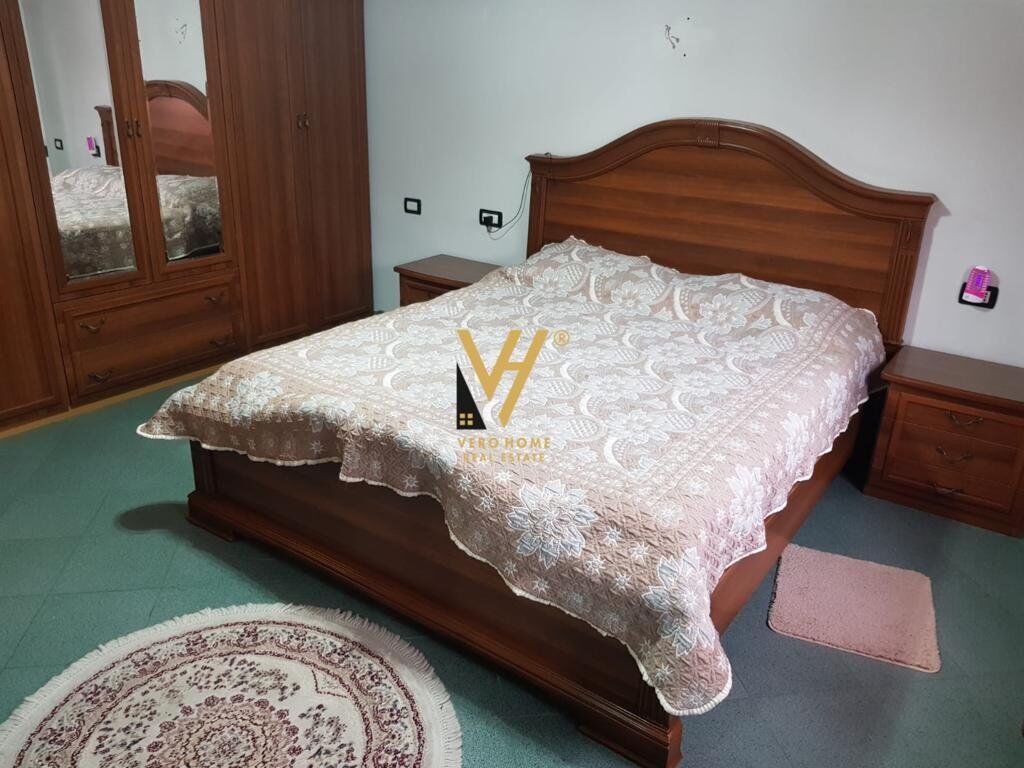 Shitet Apartament 4+1+2 tek Medreseja 160 m2 3