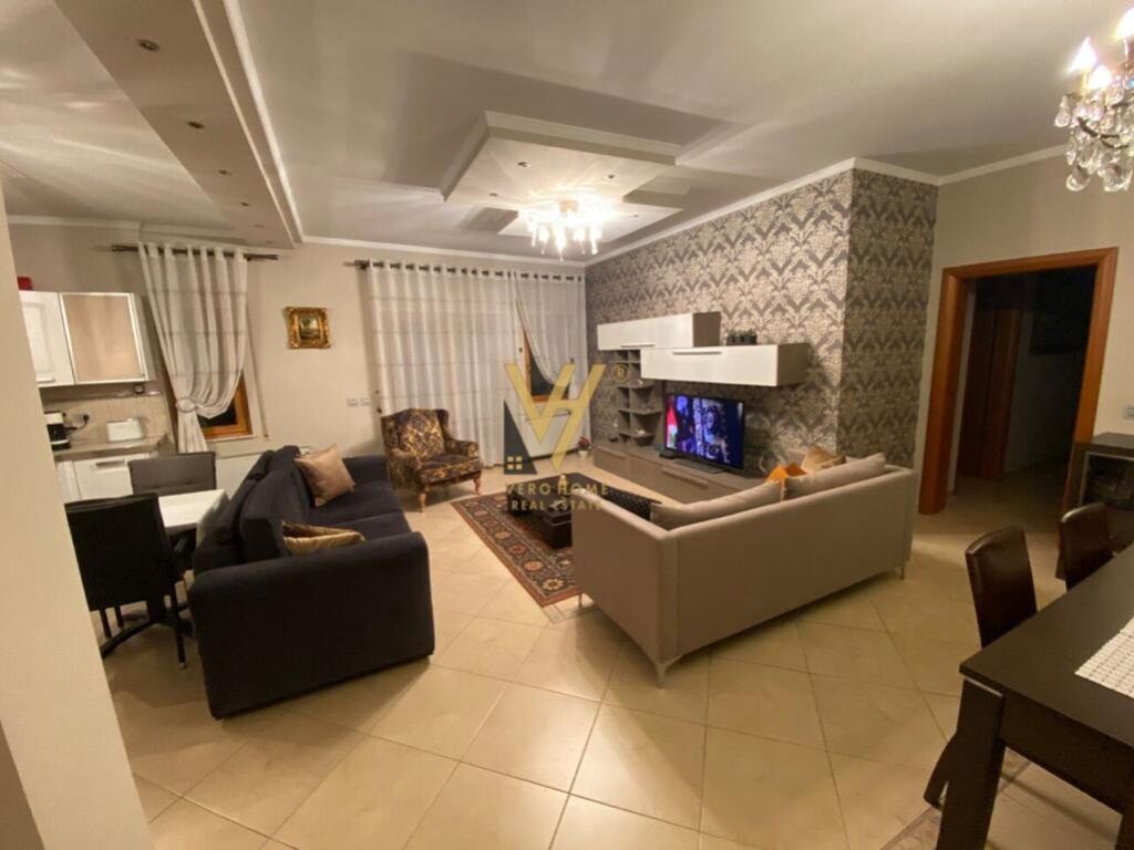Shitet apartament 3+1+2 te Rruga e Barrikadave 164 m2 2