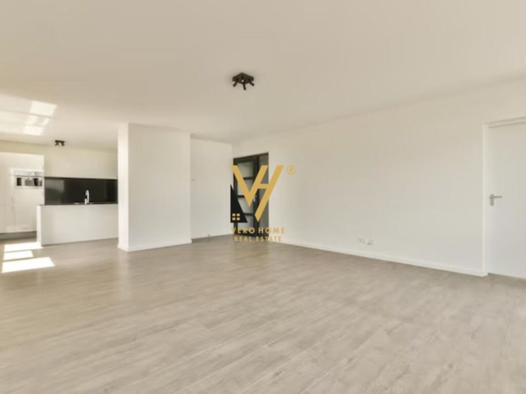 Shitet Apartament 2+1+2+ballkon ne Astir , Pallatet Fratari 104 m2