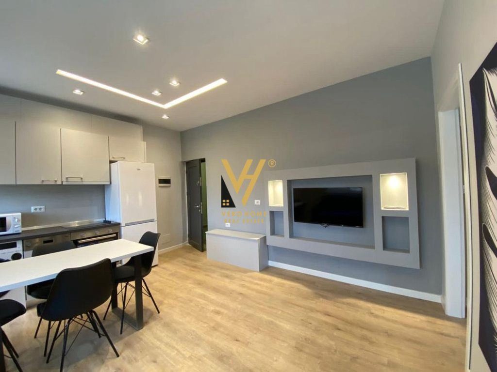 JEPET APARTAMENT 1+1 ME QERA TE 21 DHJETORI 550 EURO 2