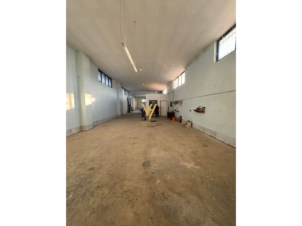 Jepet Magazine me qera pran Brunes ne rruge kryesore 400 m2 2