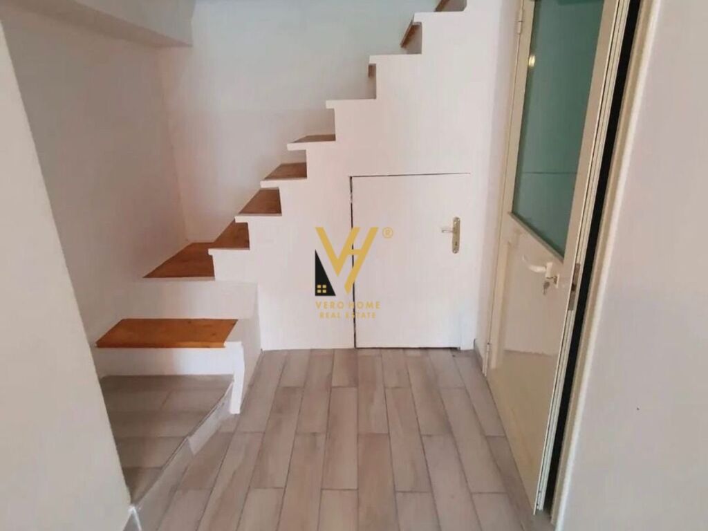 Jepet Dyqan me qera ne Kombinat 20 m2 3