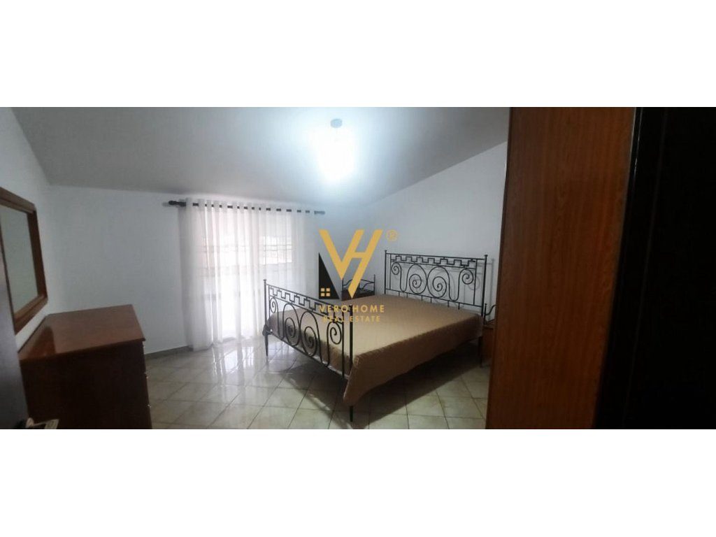 JEPET APARTAMENT 2+1+BLK ME QERA TE STACIONI I TRENIT 65.000 LEKE 2