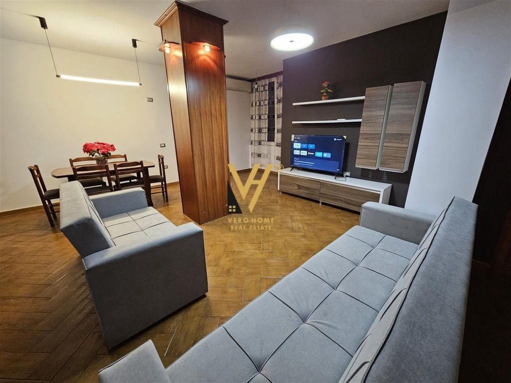 JEPET APARTAMENT 3+1+BLK ME QERA NE LAPRAKE 75.000 LEKE 2