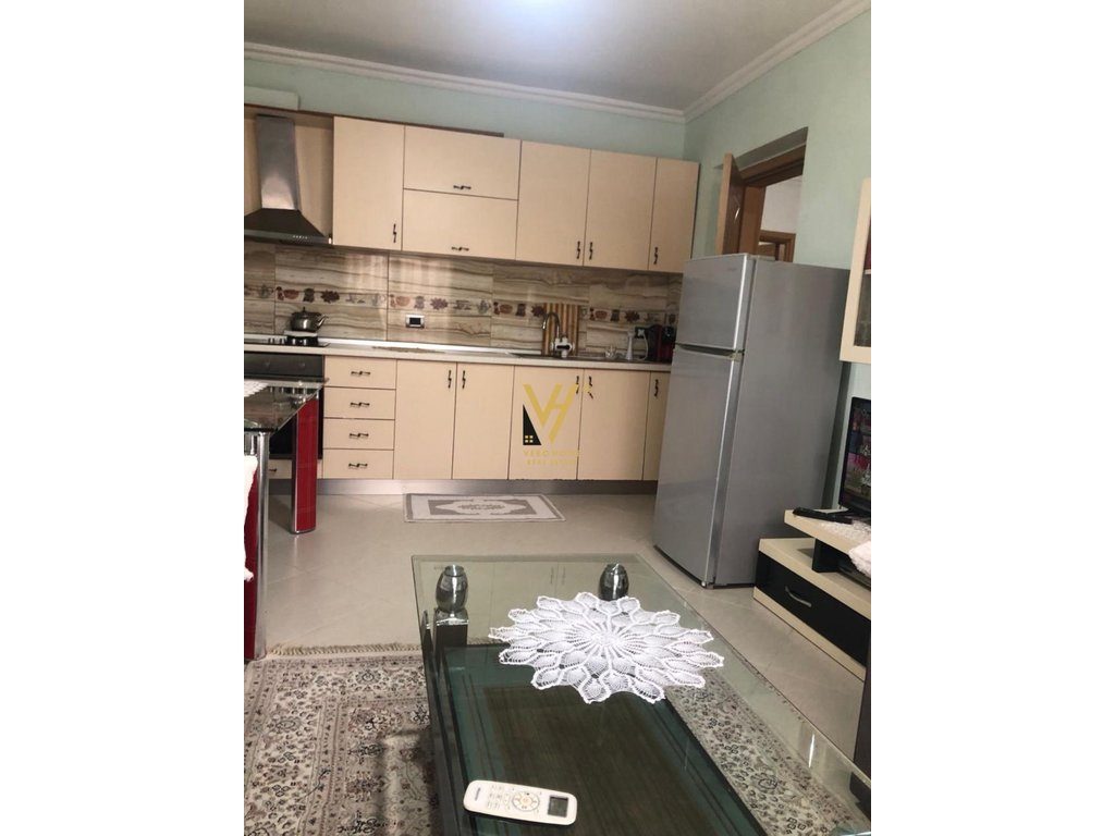 JEPET APARTAMENT 2+1+BLK ME QIRA TE MYSLYM SHYRI 60.000 LEKE 2