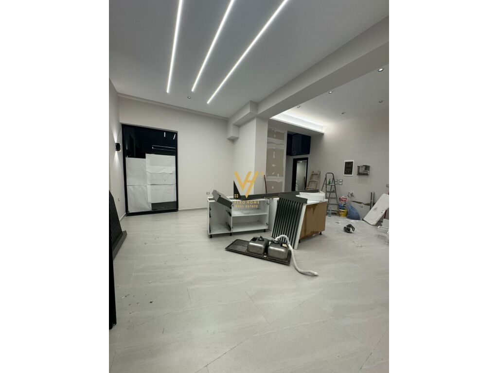 Shitet Njesi Biznesi te Pazari i Ri 100 m2 4